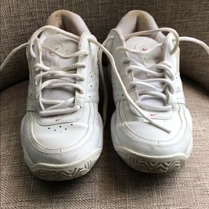 Nike tennis court shoes